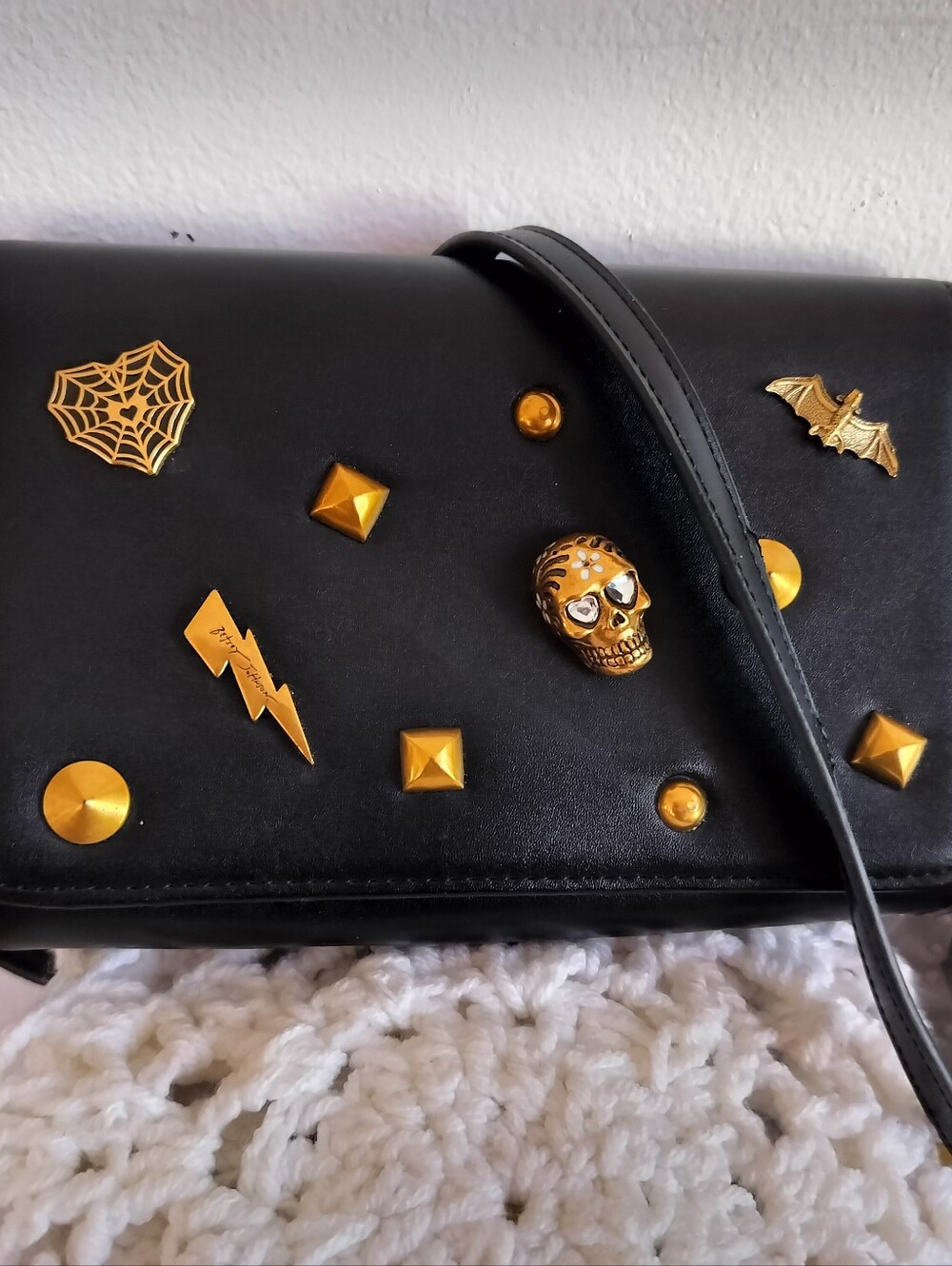 Betsey Johnson Xosybil Skull Crossbody Bag - Picture 3 of 4